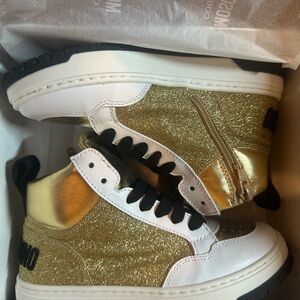(NEW) Moschino_Gold and White Kids Sneakers